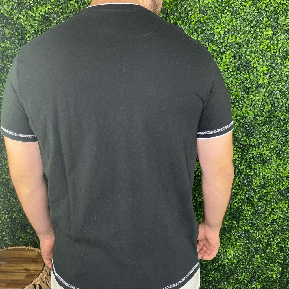 Guess Black Short Sleeve Tee with Geometric Logo NWOT - Picture 5 of 6
